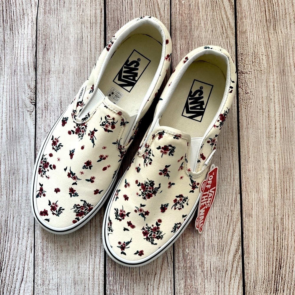 NWT VANS Classic Slip-On Women’s SZ 9 Ditsy Floral